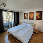 2 Bedroom At Bahnhofcity Daire *