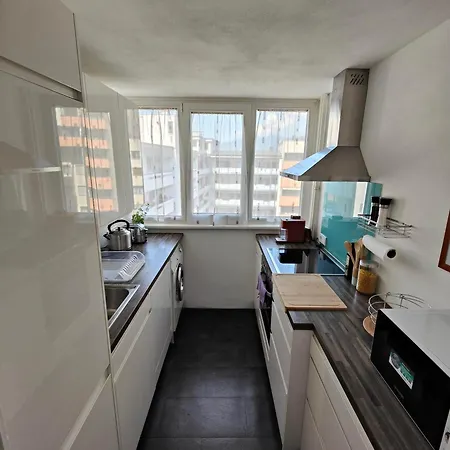 Apartment 2 Bedroom At Bahnhofcity